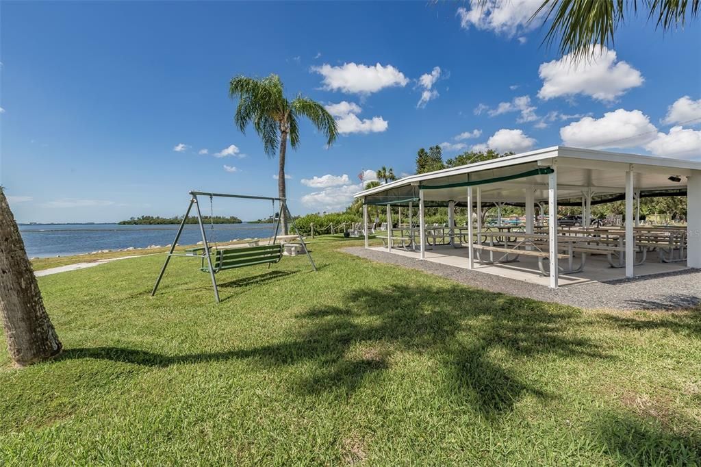 For Sale: $125,000 (2 beds, 2 baths, 864 Square Feet)