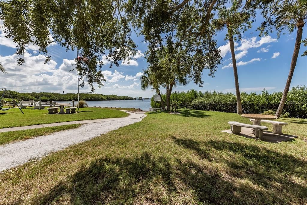 For Sale: $125,000 (2 beds, 2 baths, 864 Square Feet)