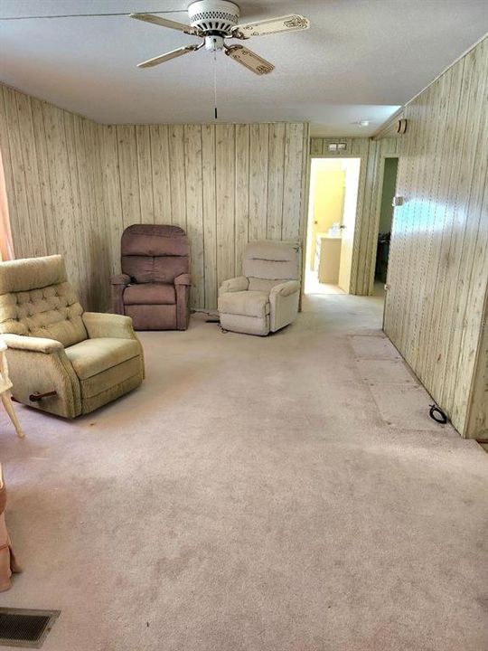 For Sale: $125,000 (2 beds, 2 baths, 864 Square Feet)