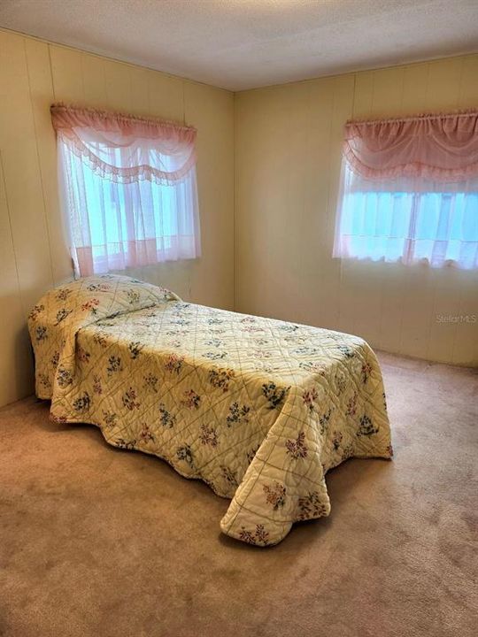 For Sale: $125,000 (2 beds, 2 baths, 864 Square Feet)