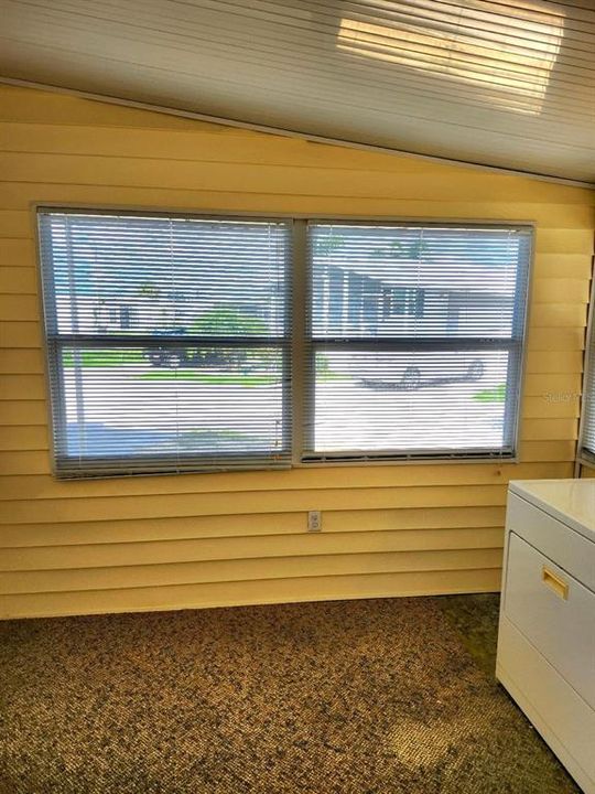For Sale: $125,000 (2 beds, 2 baths, 864 Square Feet)
