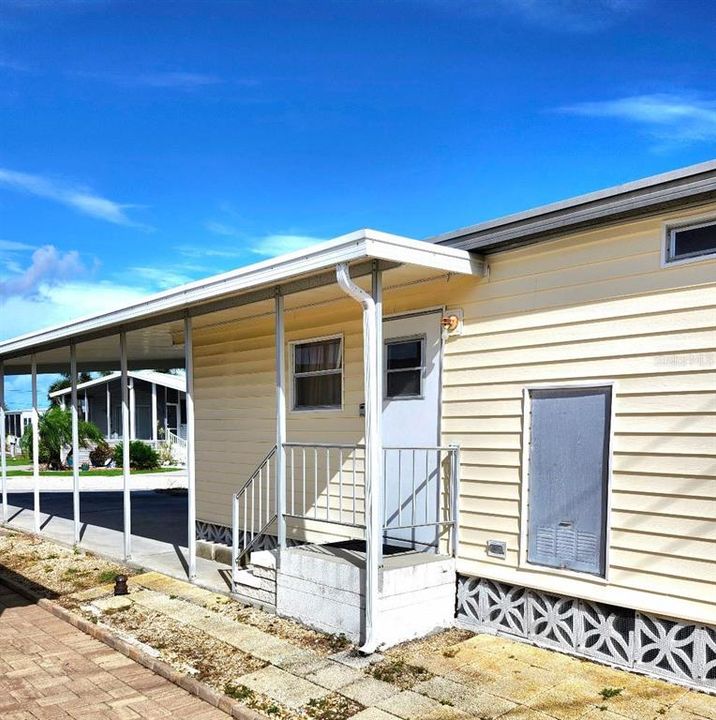 For Sale: $125,000 (2 beds, 2 baths, 864 Square Feet)
