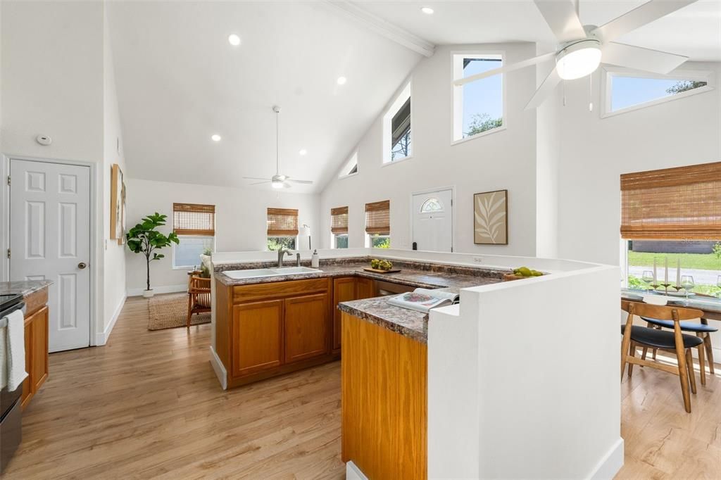 For Sale: $265,000 (3 beds, 2 baths, 1220 Square Feet)