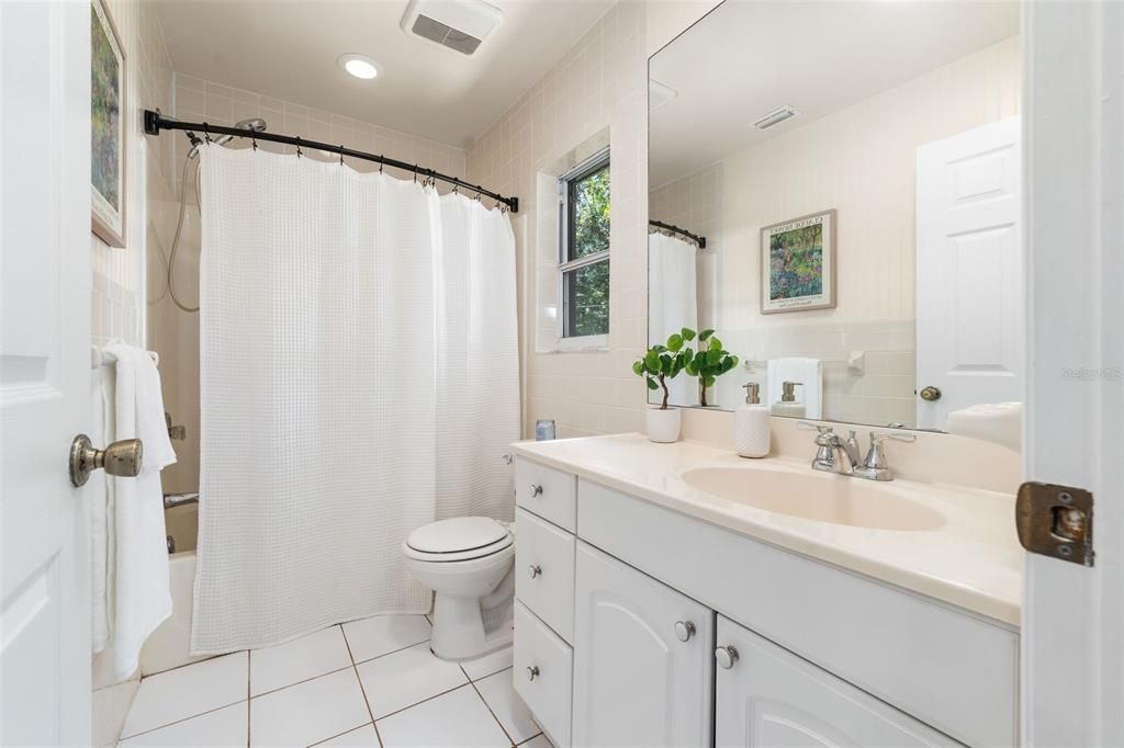 For Sale: $265,000 (3 beds, 2 baths, 1220 Square Feet)