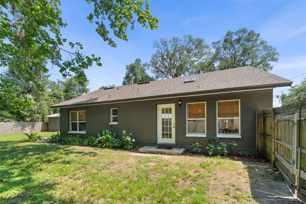 For Sale: $265,000 (3 beds, 2 baths, 1220 Square Feet)