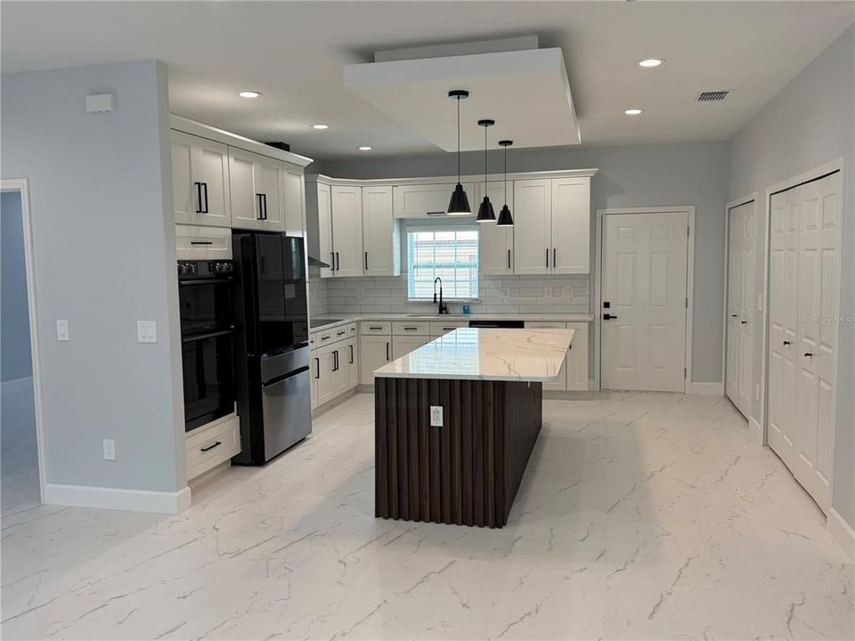 En Venta: $325,000 (3 camas, 2 baños, 1800 Pies cuadrados)