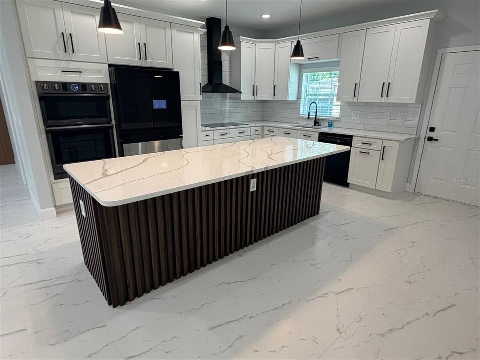 En Venta: $325,000 (3 camas, 2 baños, 1800 Pies cuadrados)