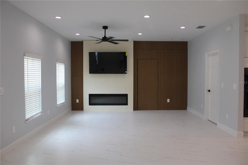 En Venta: $325,000 (3 camas, 2 baños, 1800 Pies cuadrados)