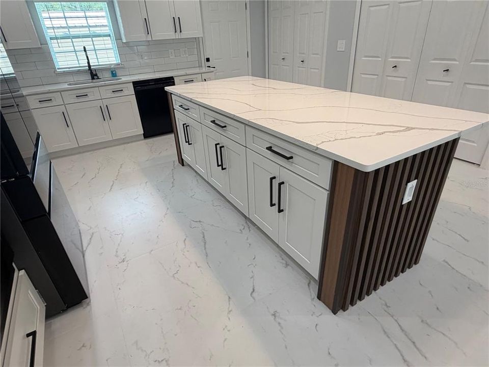 En Venta: $325,000 (3 camas, 2 baños, 1800 Pies cuadrados)