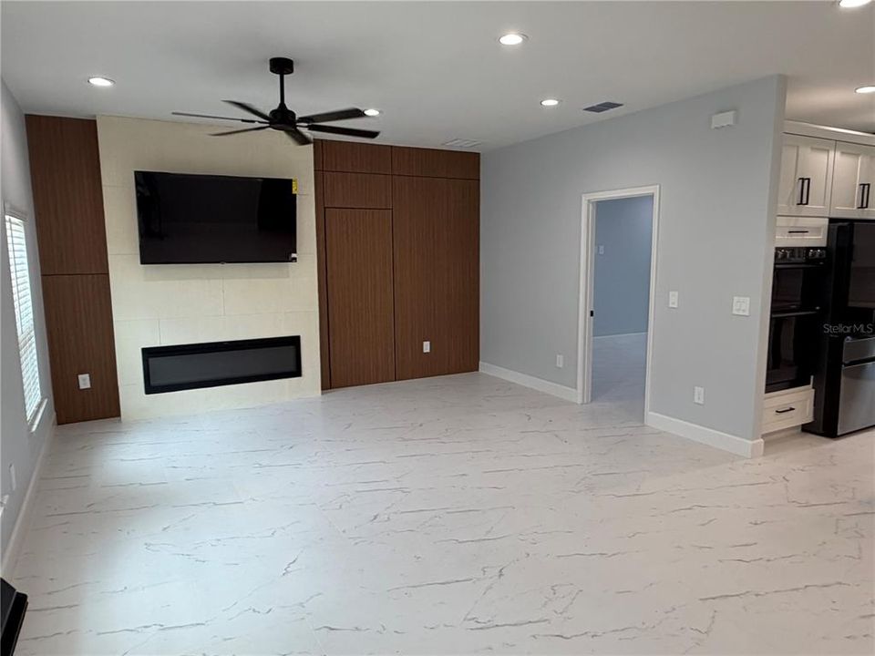 En Venta: $325,000 (3 camas, 2 baños, 1800 Pies cuadrados)