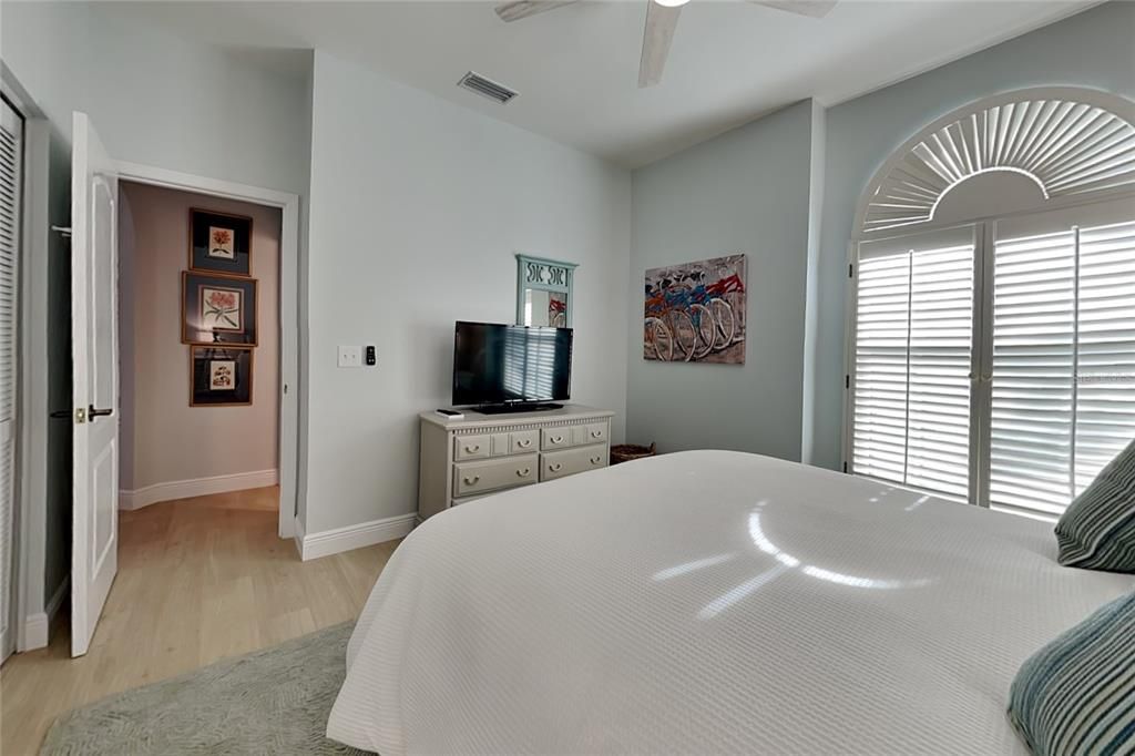 For Rent: $4,400 (3 beds, 2 baths, 1647 Square Feet)