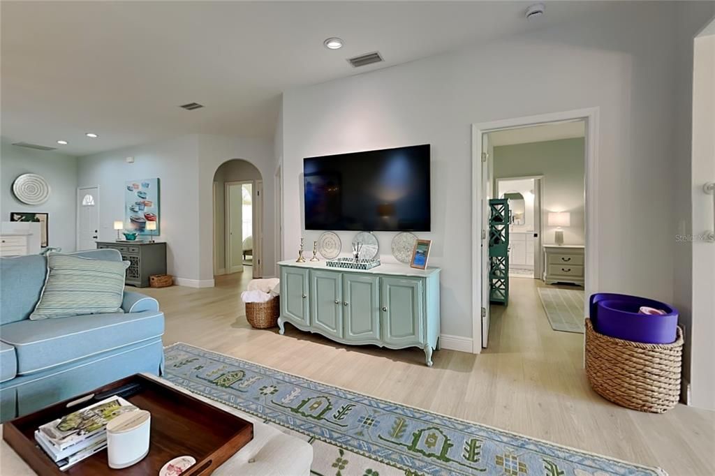 For Rent: $4,400 (3 beds, 2 baths, 1647 Square Feet)