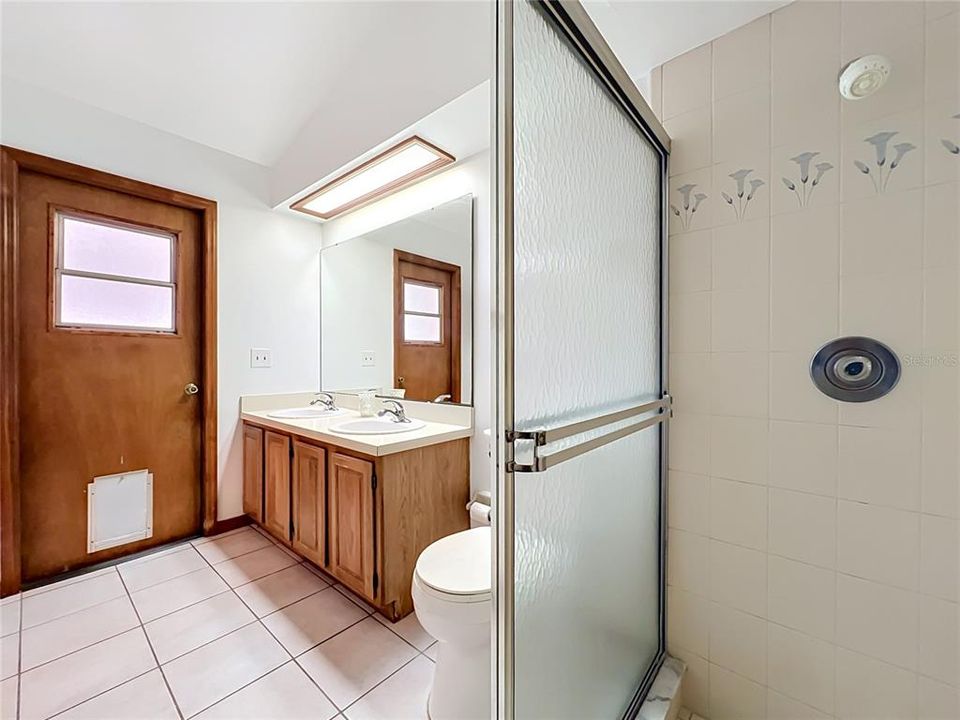 En Venta: $418,000 (4 camas, 2 baños, 2230 Pies cuadrados)
