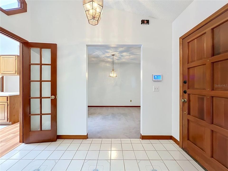 En Venta: $418,000 (4 camas, 2 baños, 2230 Pies cuadrados)