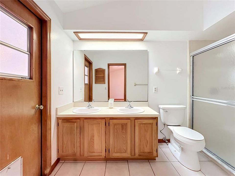 En Venta: $418,000 (4 camas, 2 baños, 2230 Pies cuadrados)
