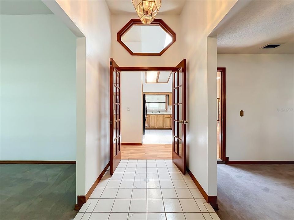 En Venta: $418,000 (4 camas, 2 baños, 2230 Pies cuadrados)