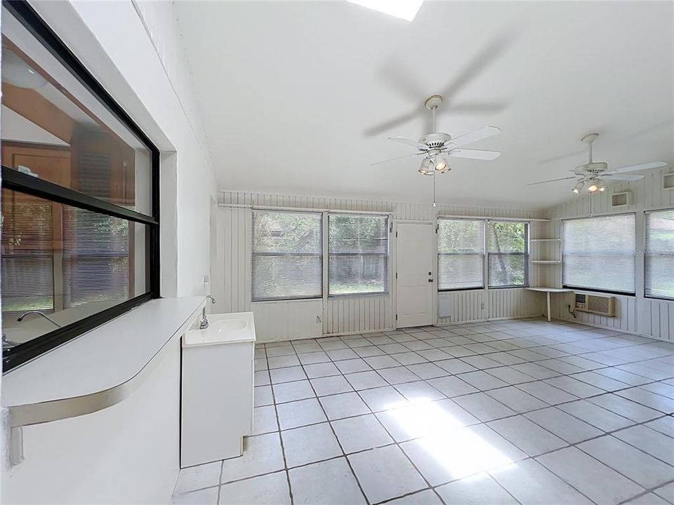 En Venta: $418,000 (4 camas, 2 baños, 2230 Pies cuadrados)