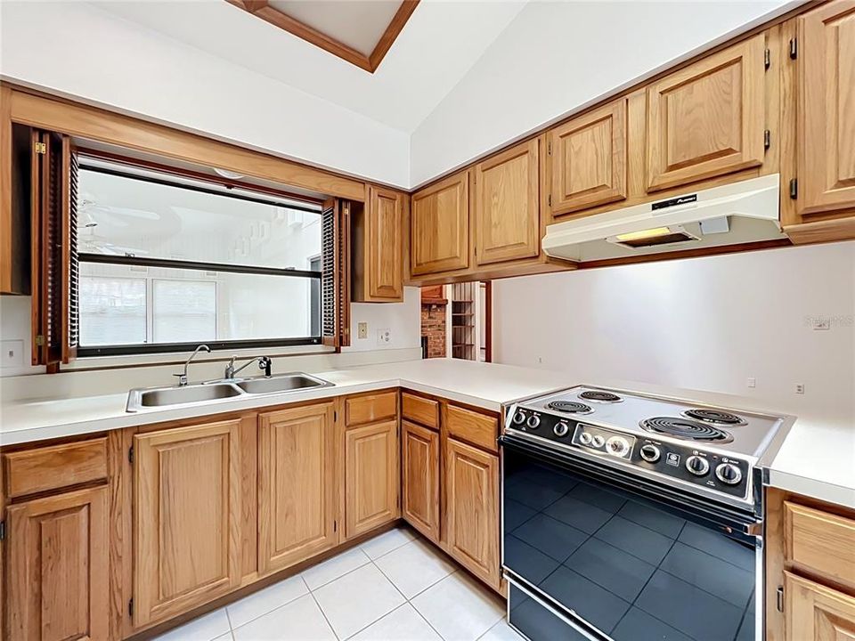 En Venta: $418,000 (4 camas, 2 baños, 2230 Pies cuadrados)
