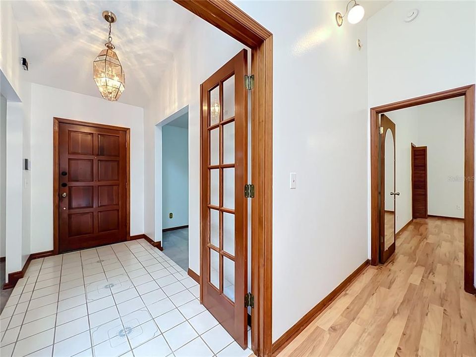 En Venta: $418,000 (4 camas, 2 baños, 2230 Pies cuadrados)
