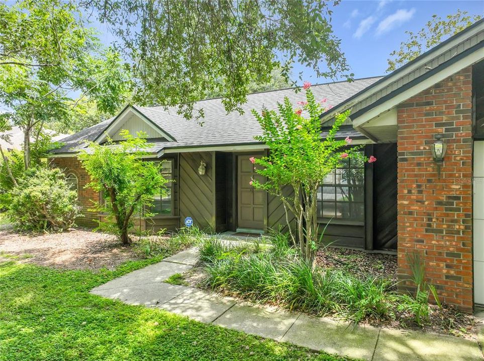 En Venta: $418,000 (4 camas, 2 baños, 2230 Pies cuadrados)