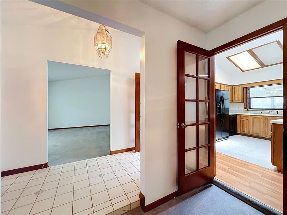 En Venta: $418,000 (4 camas, 2 baños, 2230 Pies cuadrados)
