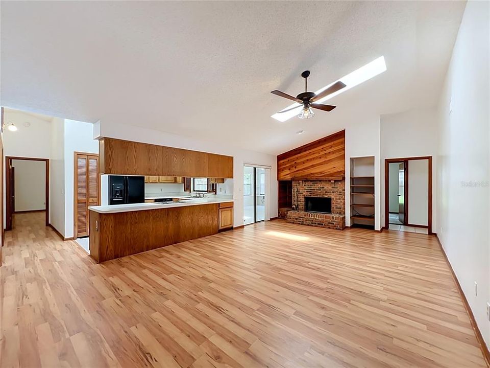 En Venta: $418,000 (4 camas, 2 baños, 2230 Pies cuadrados)