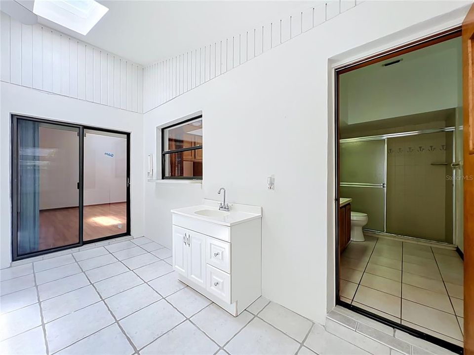 En Venta: $418,000 (4 camas, 2 baños, 2230 Pies cuadrados)