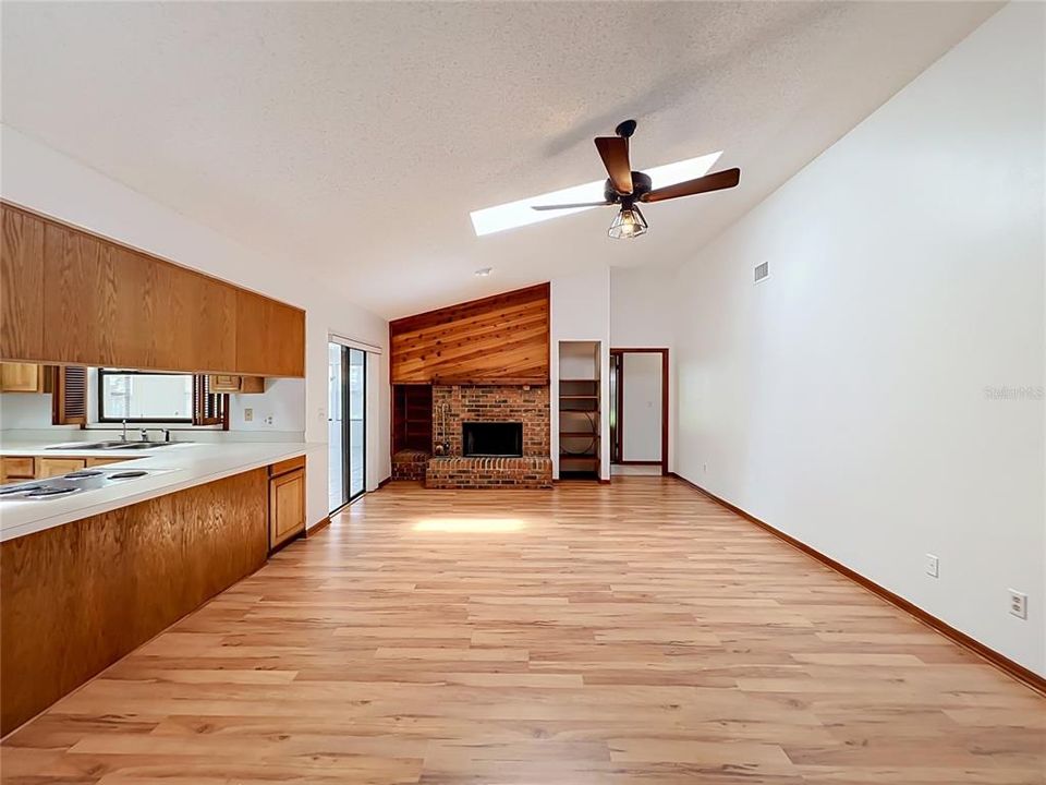 En Venta: $418,000 (4 camas, 2 baños, 2230 Pies cuadrados)