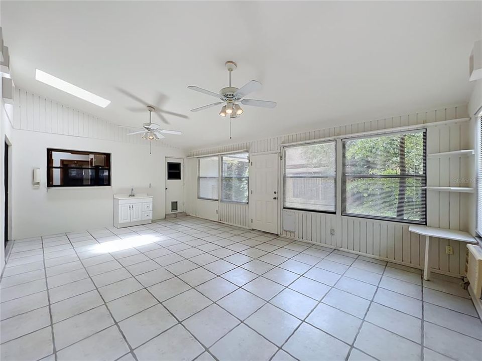 En Venta: $418,000 (4 camas, 2 baños, 2230 Pies cuadrados)