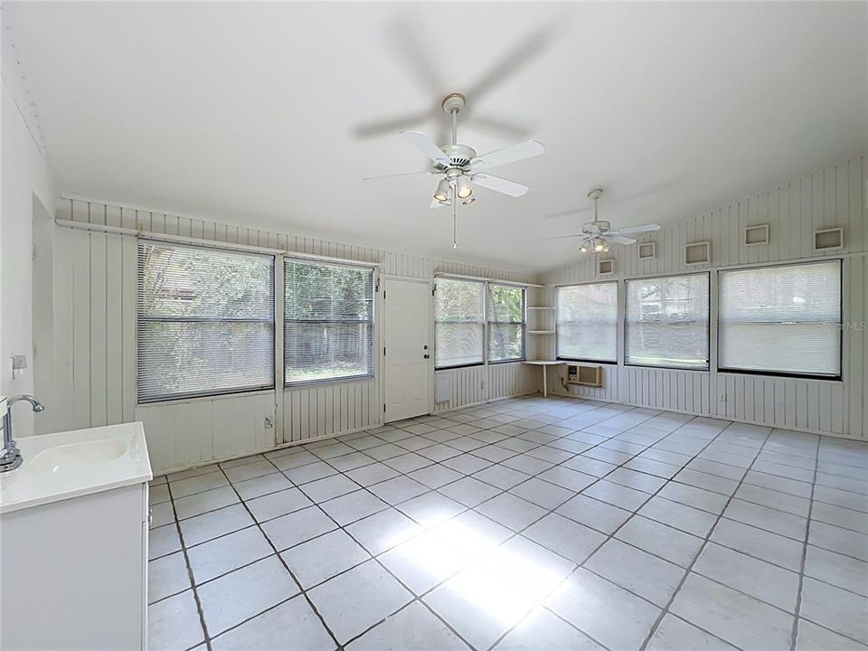 En Venta: $418,000 (4 camas, 2 baños, 2230 Pies cuadrados)