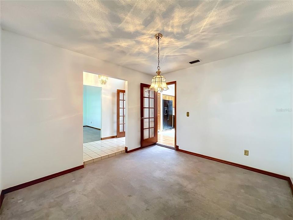 En Venta: $418,000 (4 camas, 2 baños, 2230 Pies cuadrados)
