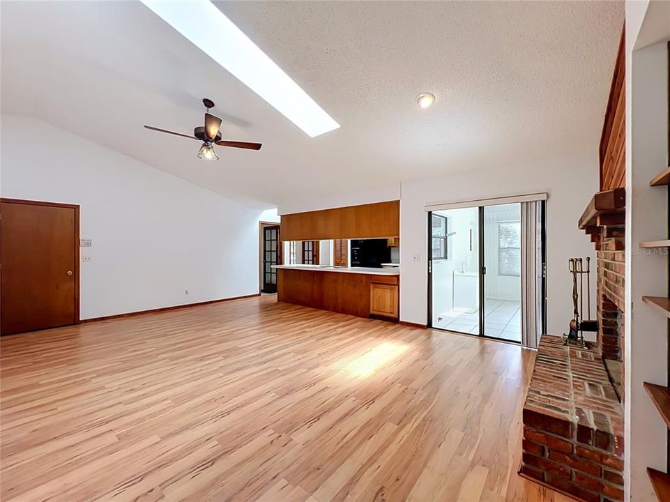 En Venta: $418,000 (4 camas, 2 baños, 2230 Pies cuadrados)