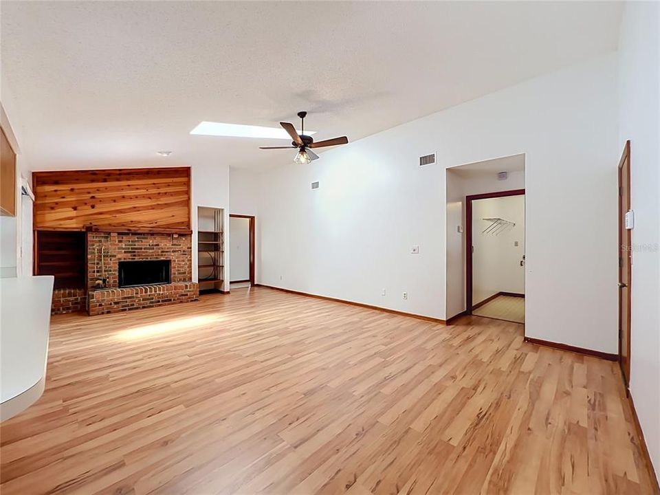 En Venta: $418,000 (4 camas, 2 baños, 2230 Pies cuadrados)