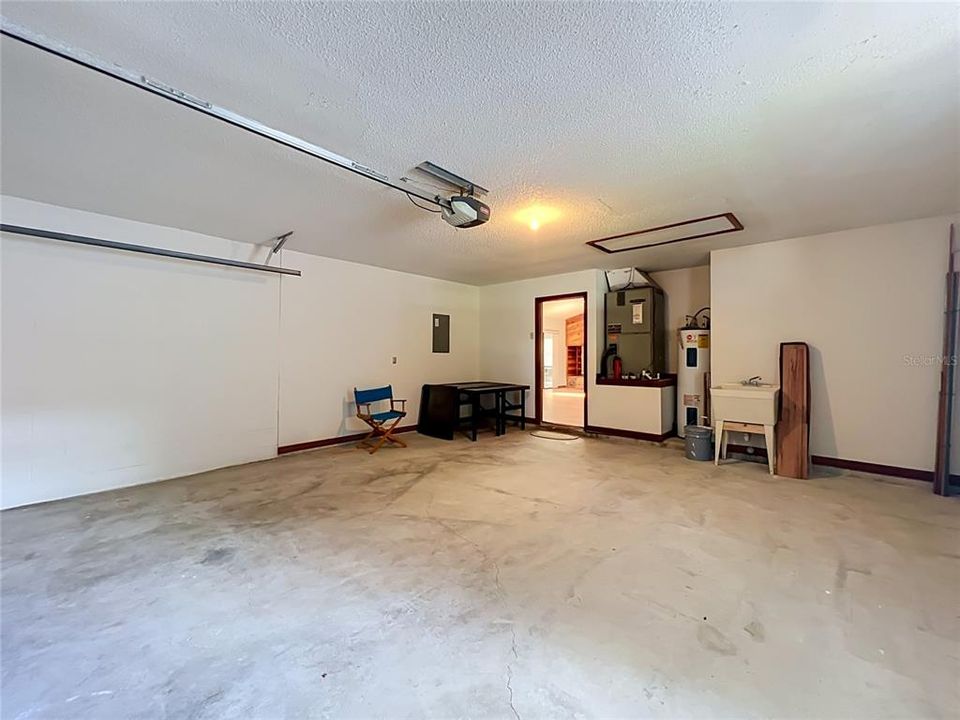 En Venta: $418,000 (4 camas, 2 baños, 2230 Pies cuadrados)