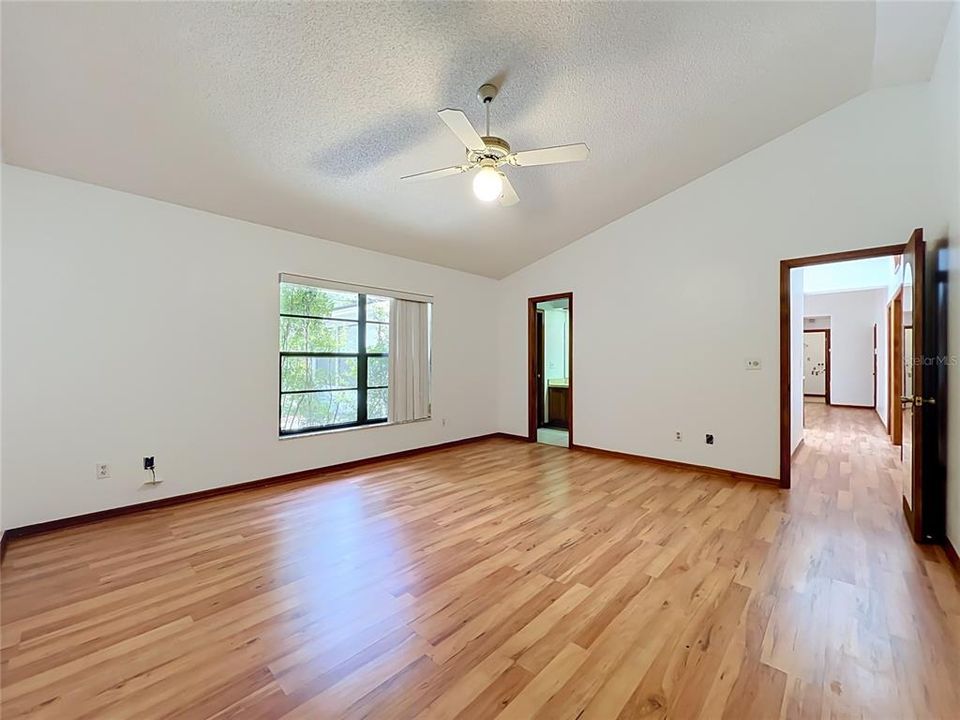 En Venta: $418,000 (4 camas, 2 baños, 2230 Pies cuadrados)
