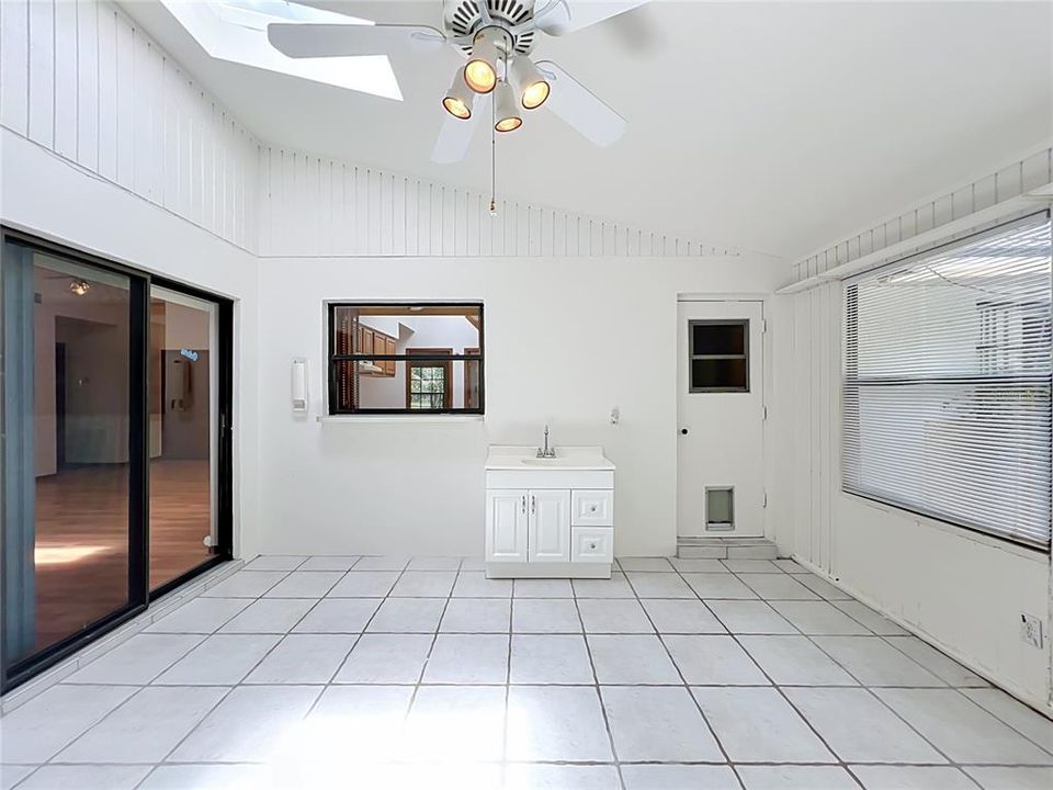 En Venta: $418,000 (4 camas, 2 baños, 2230 Pies cuadrados)