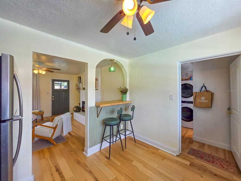 For Sale: $349,900 (2 beds, 1 baths, 858 Square Feet)