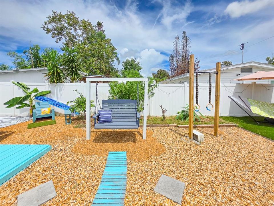 For Sale: $349,900 (2 beds, 1 baths, 858 Square Feet)
