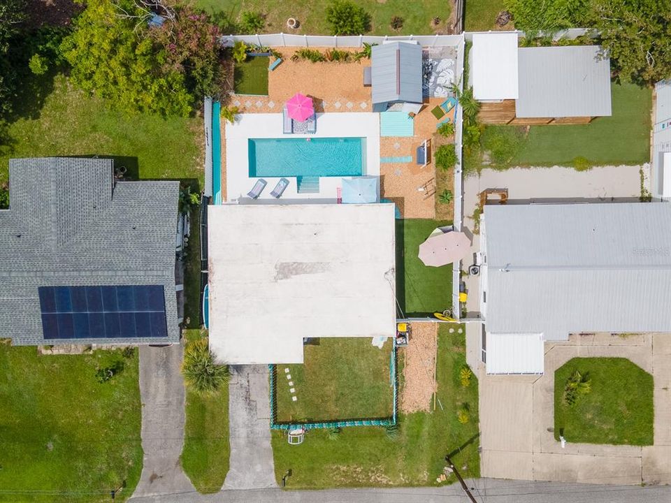 For Sale: $349,900 (2 beds, 1 baths, 858 Square Feet)