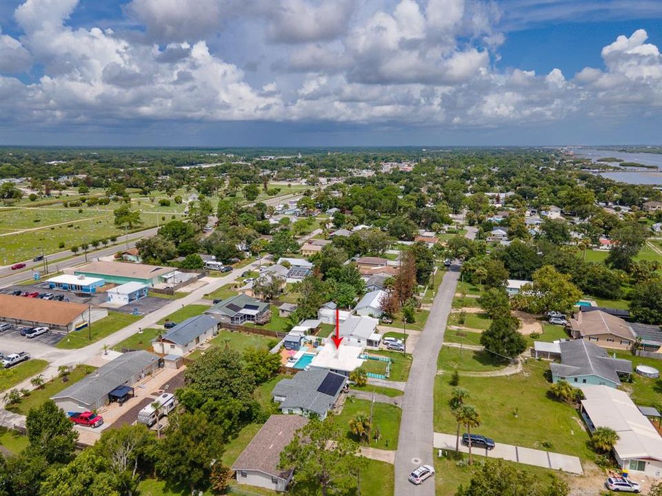 For Sale: $349,900 (2 beds, 1 baths, 858 Square Feet)