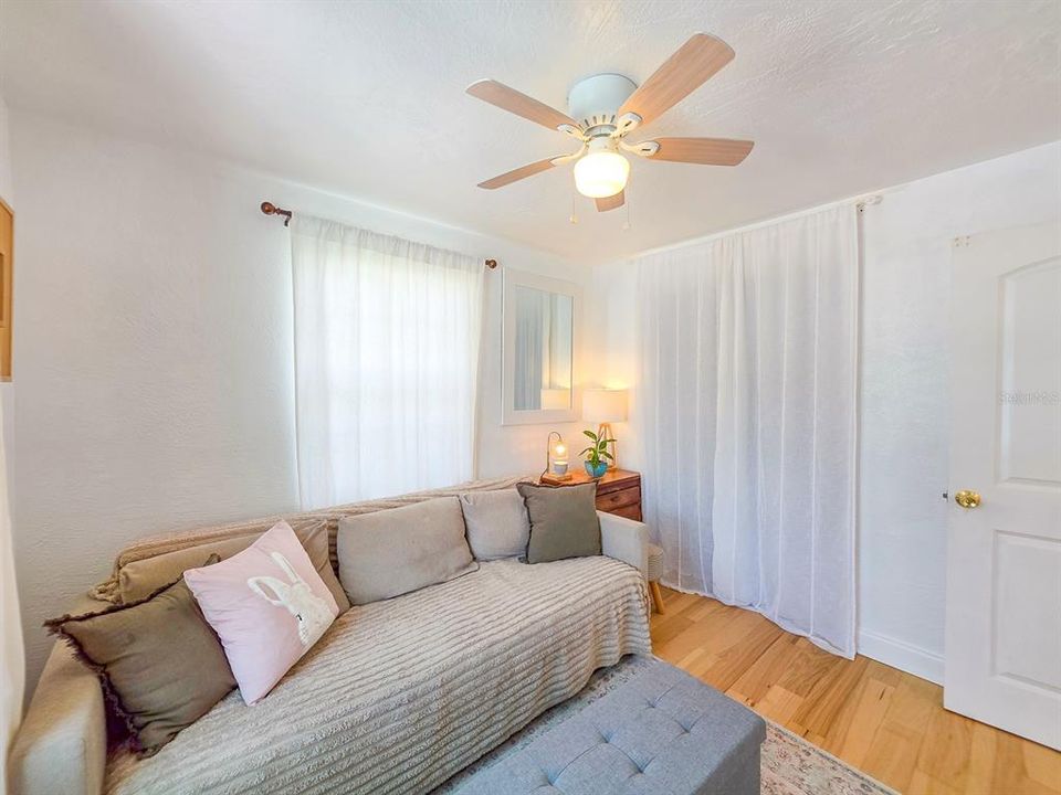 For Sale: $349,900 (2 beds, 1 baths, 858 Square Feet)