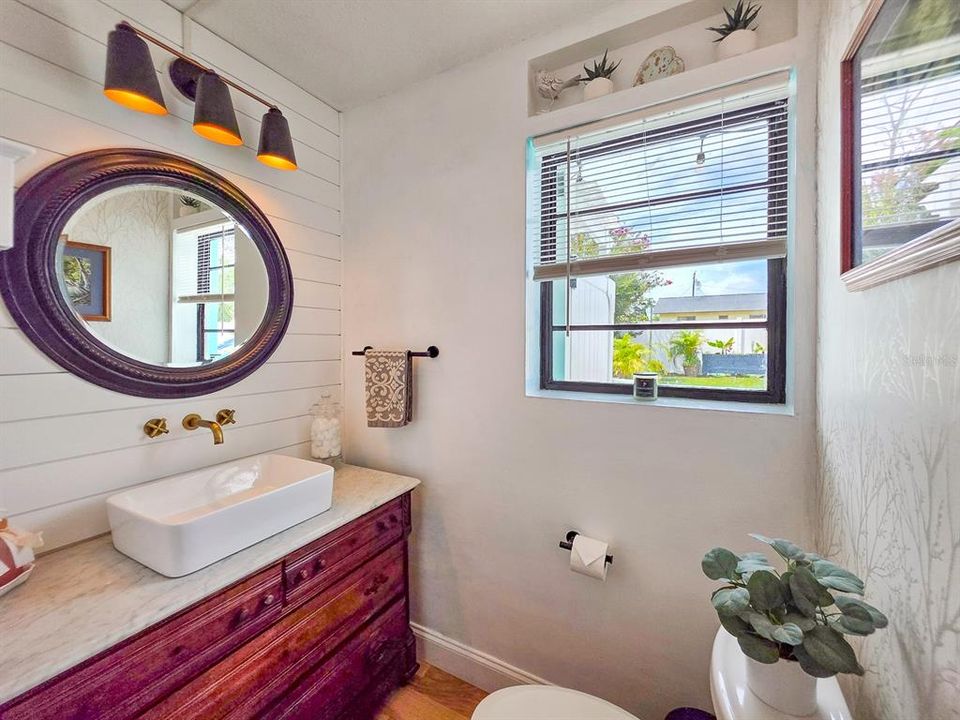 For Sale: $349,900 (2 beds, 1 baths, 858 Square Feet)