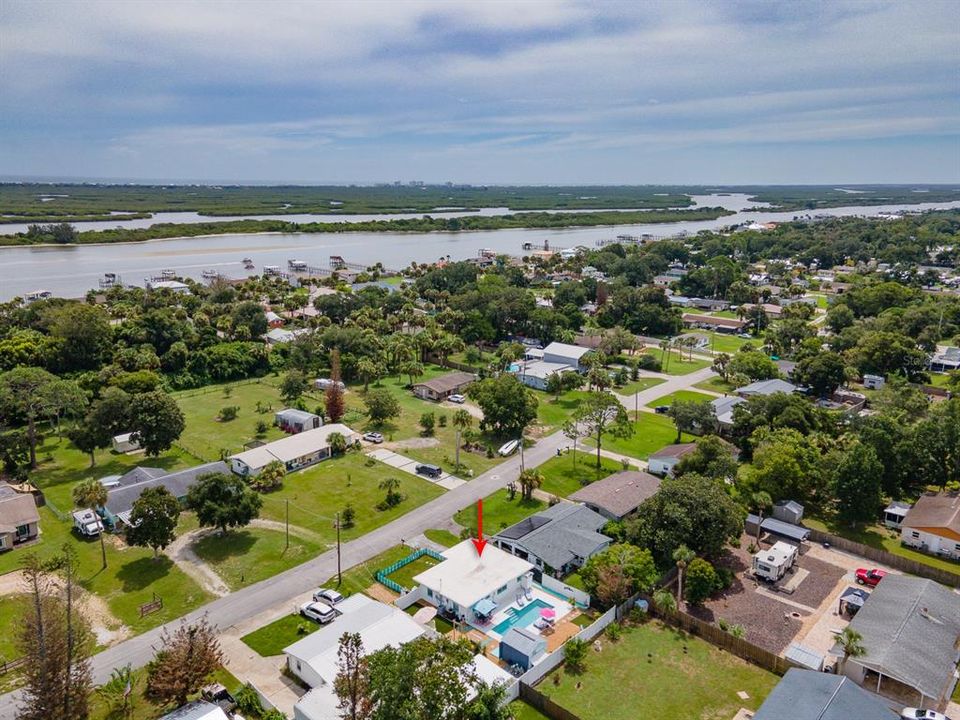 For Sale: $349,900 (2 beds, 1 baths, 858 Square Feet)