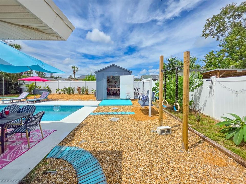 For Sale: $349,900 (2 beds, 1 baths, 858 Square Feet)