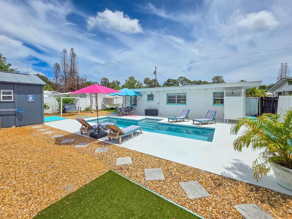 For Sale: $349,900 (2 beds, 1 baths, 858 Square Feet)