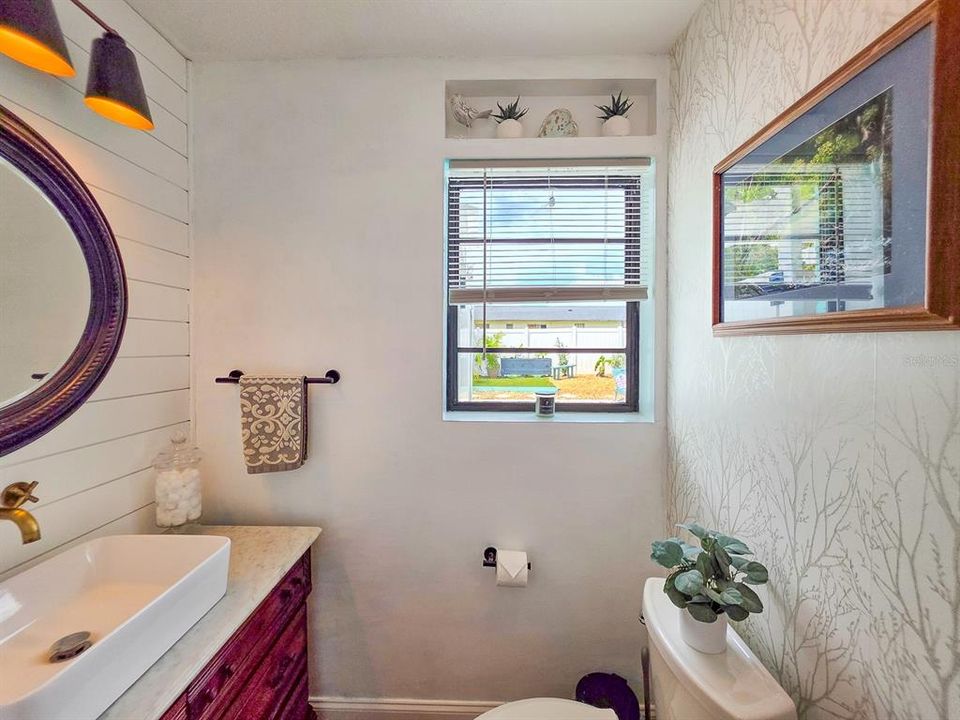 For Sale: $349,900 (2 beds, 1 baths, 858 Square Feet)