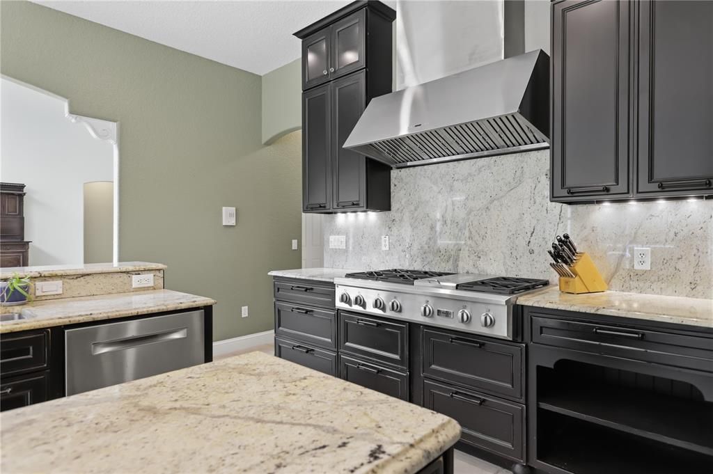 For Sale: $849,900 (5 beds, 3 baths, 4158 Square Feet)