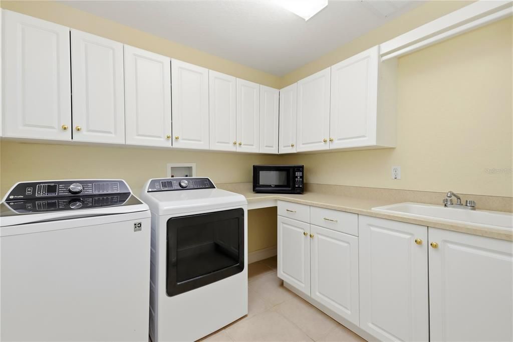For Sale: $849,900 (5 beds, 3 baths, 4158 Square Feet)