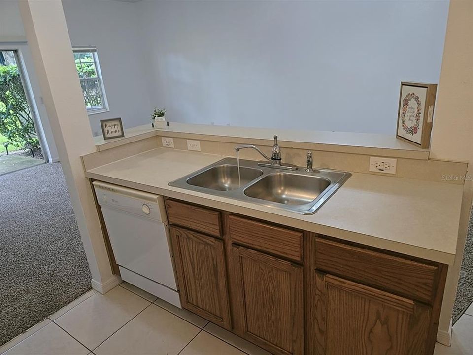 For Rent: $2,200 (3 beds, 2 baths, 1517 Square Feet)