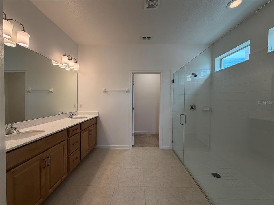 For Sale: $389,900 (5 beds, 3 baths, 3275 Square Feet)